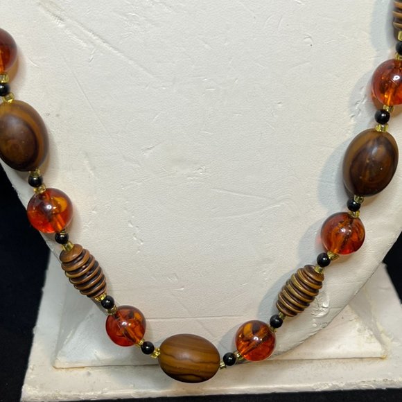 Vintage Single Strand Gold Tone Wooden & Orange Plastic Bead Necklace 33" (3893) - Picture 3 of 7